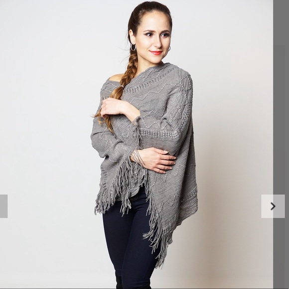 Gray poncho with tassel trim - Picture 2 of 8